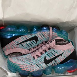 Vapormax flyknit 3 size 6.5 Like new